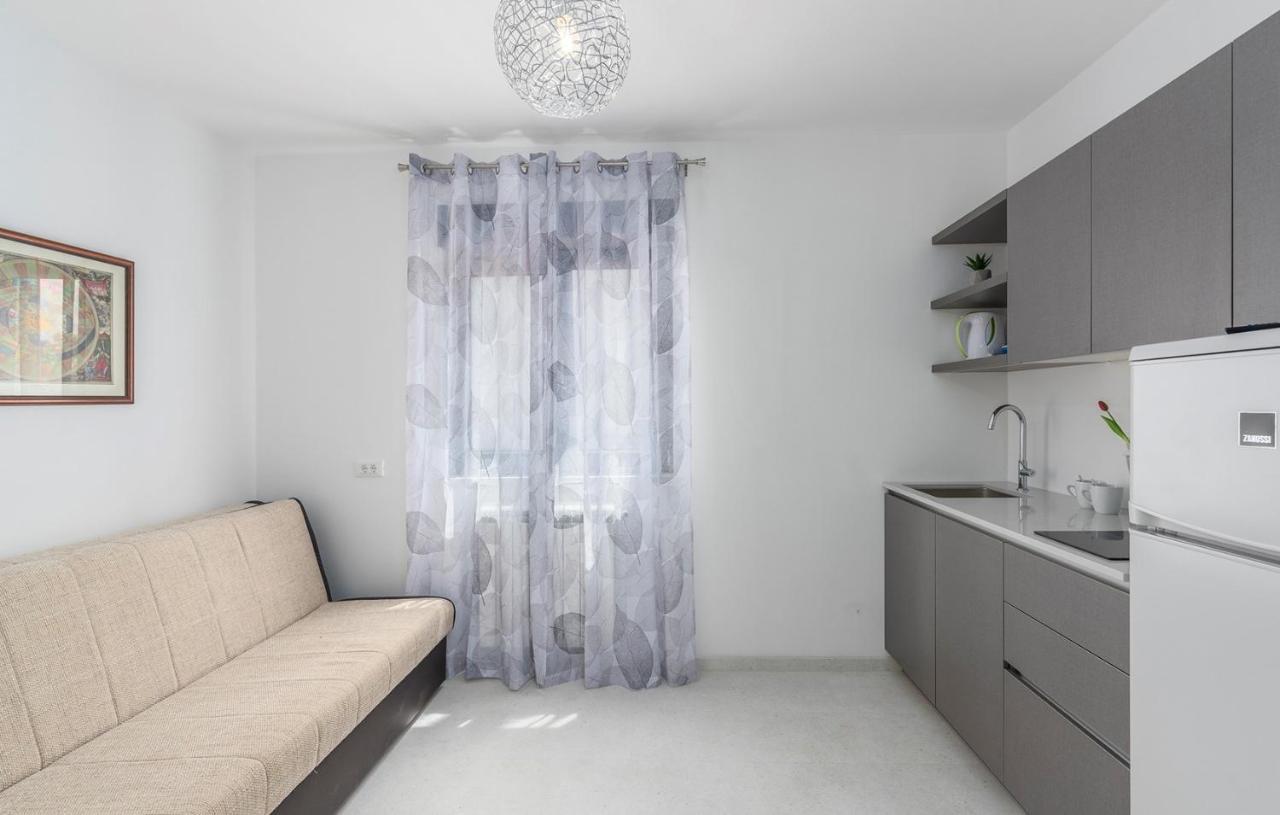 Apartments Zrnic ポレッチ 部屋 写真
