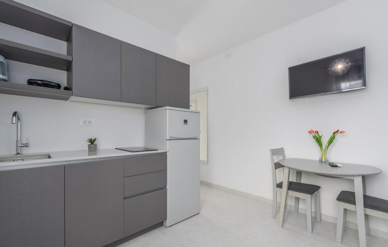 Apartments Zrnic ポレッチ 部屋 写真