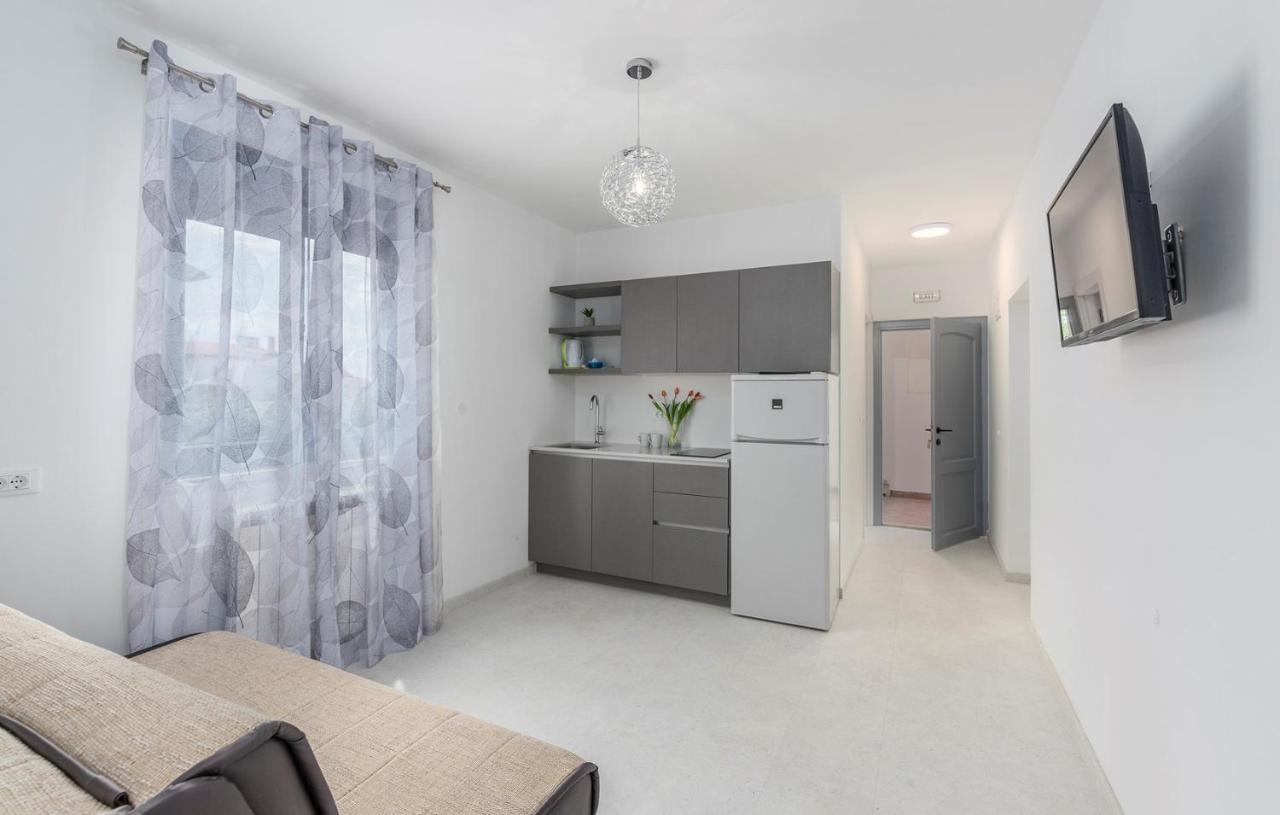 Apartments Zrnic ポレッチ 部屋 写真